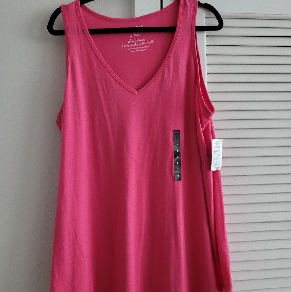 Classic fit V neck tank